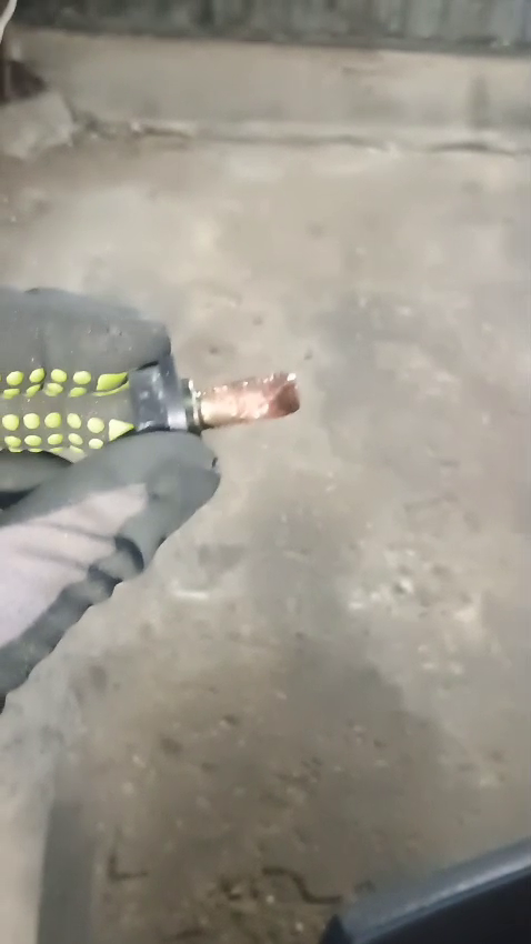 Zabezpieczenie styków smarem miedzianym